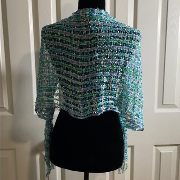 End of year Clearance Sale!  
Beautiful and delicate scarf - Picture 4 of 8